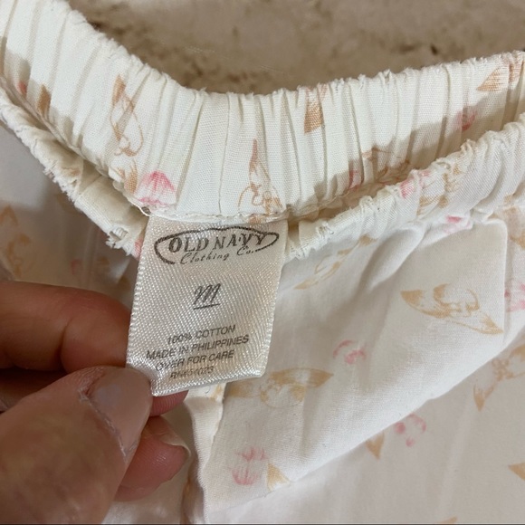 Old navy cream flower shorts size medium - Picture 2 of 4